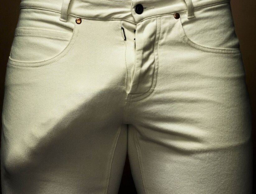 Pene ingrandito nei pantaloni